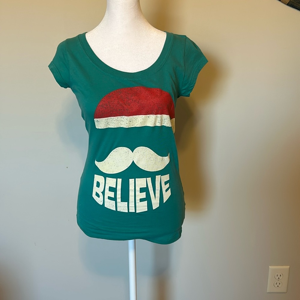 Stranded green Christmas T-shirt. Size medium. Fits like an extra small